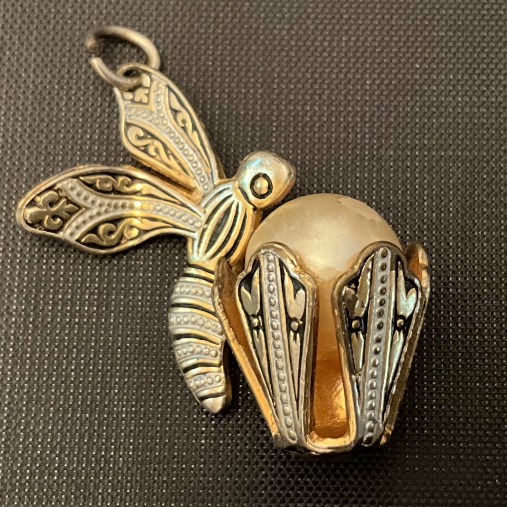 Damascene Bee on Faux Pearl Pendant